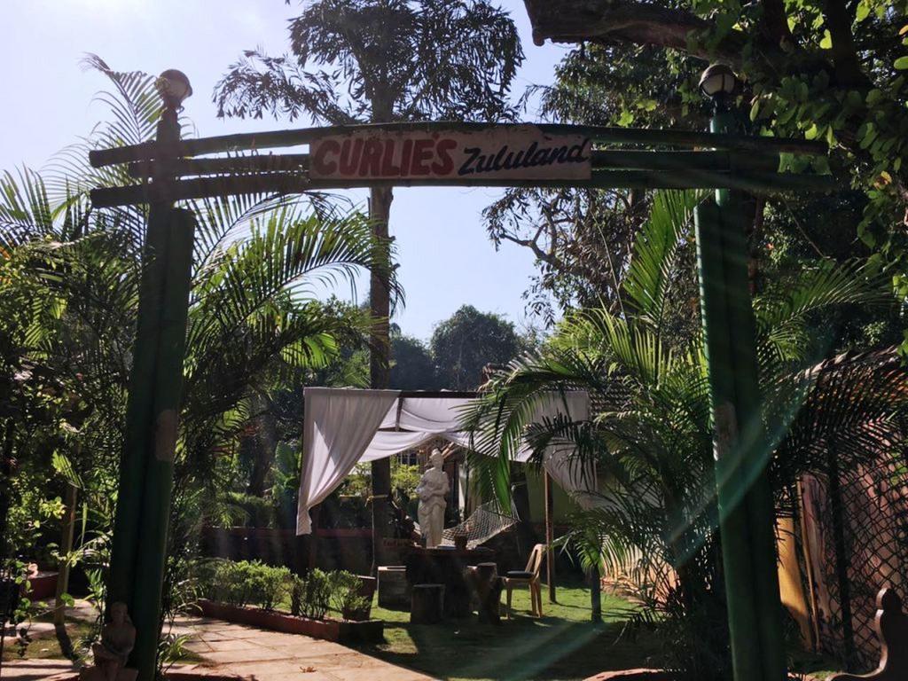 Curlies Zulu Land Hostel อันจูนา ภายนอก รูปภาพ