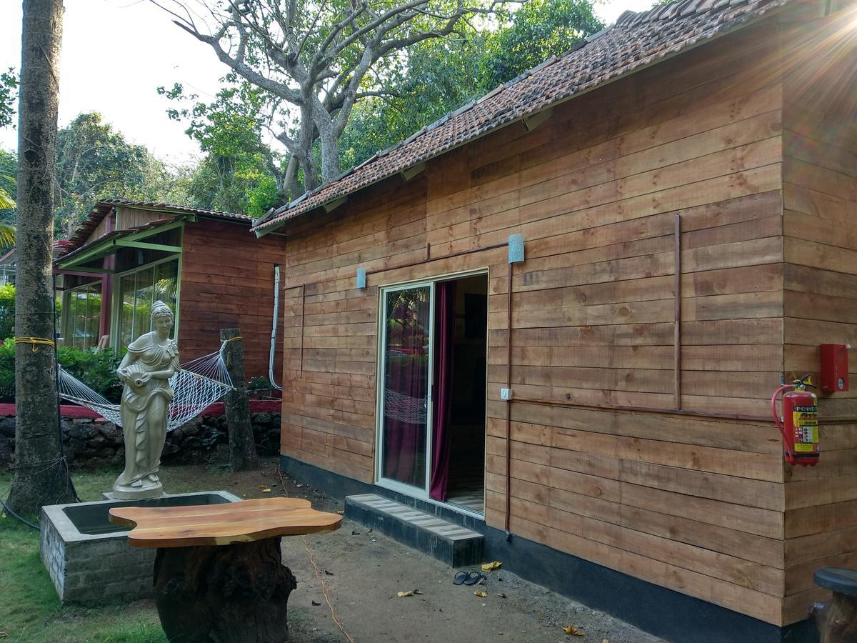 Curlies Zulu Land Hostel อันจูนา ภายนอก รูปภาพ