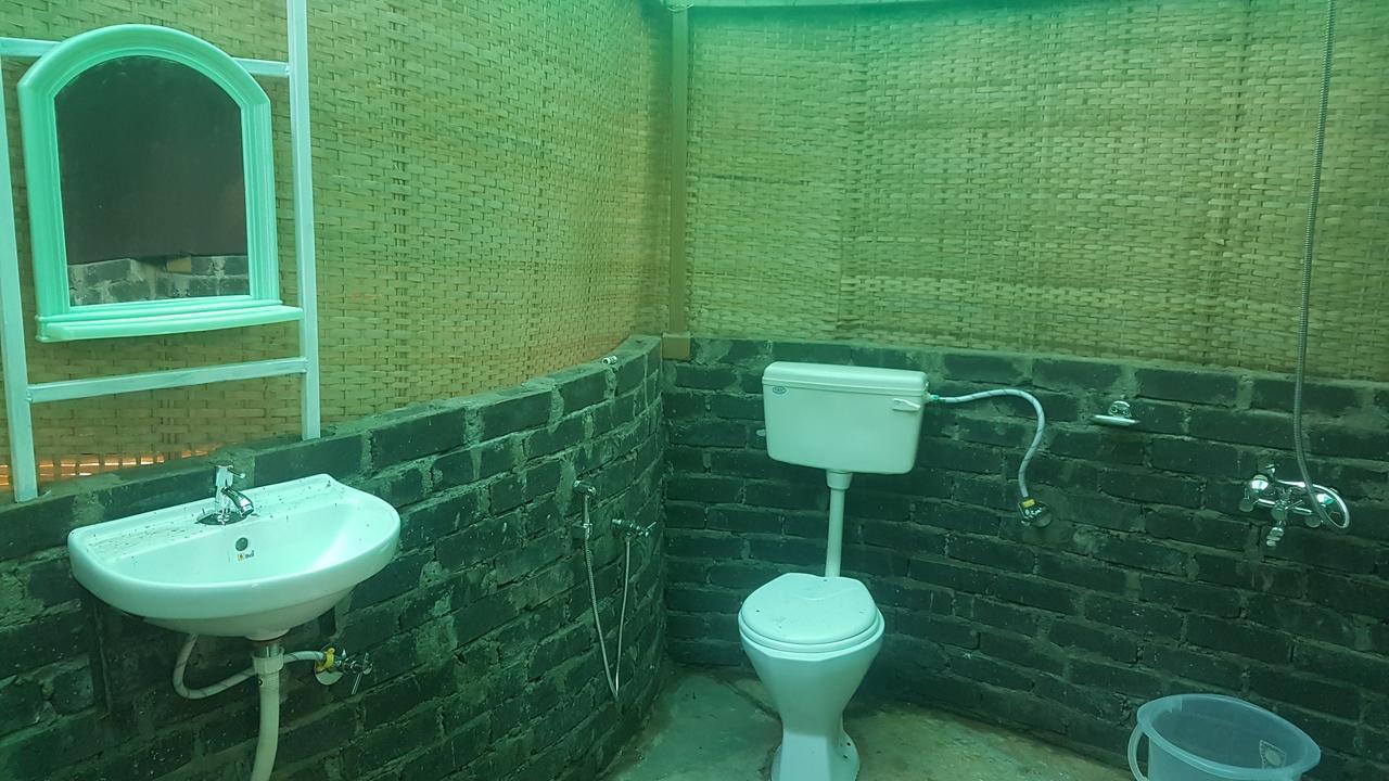 Curlies Zulu Land Hostel อันจูนา ภายนอก รูปภาพ