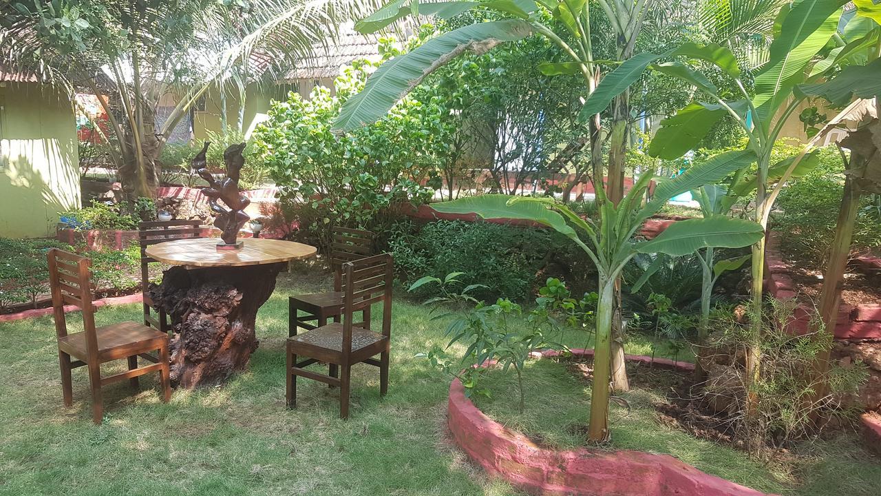 Curlies Zulu Land Hostel อันจูนา ภายนอก รูปภาพ