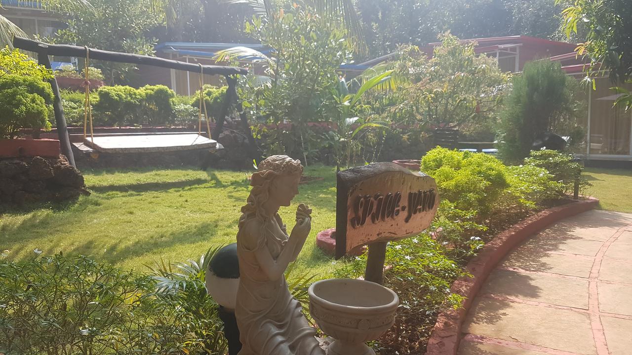 Curlies Zulu Land Hostel อันจูนา ภายนอก รูปภาพ