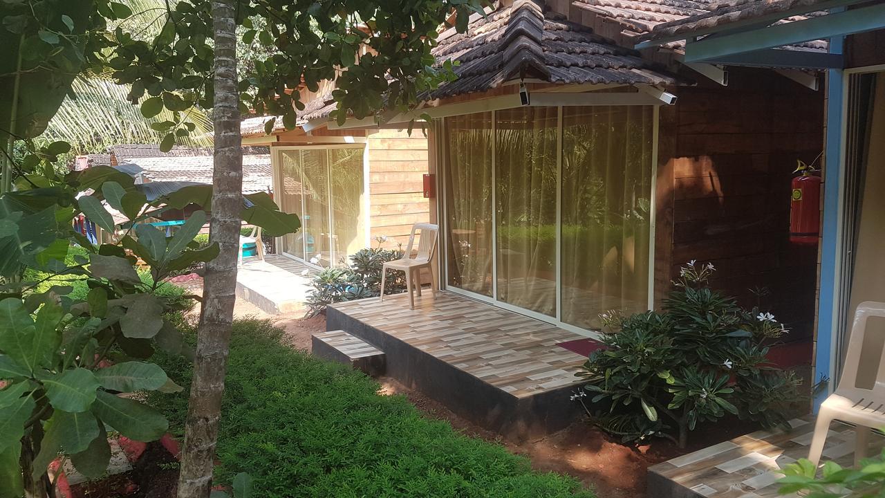 Curlies Zulu Land Hostel อันจูนา ภายนอก รูปภาพ